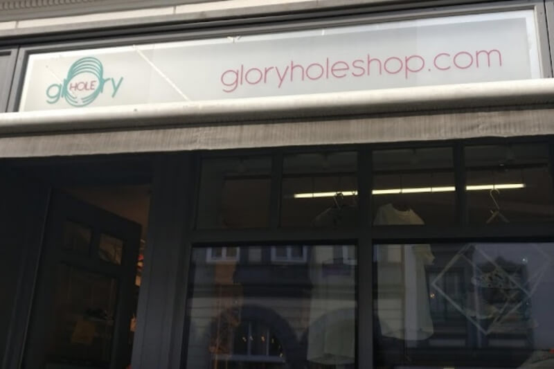 glOry hOle sneaker shop